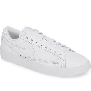 White Nike Blazer Low Sneaker